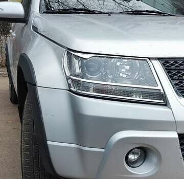 Сірий Сузукі Гранд Вітара, об'ємом двигуна 2.39 л та пробігом 104 тис. км за 8500 $, фото 4 на Automoto.ua