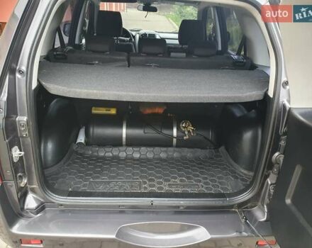 Сузуки Гранд Витара 2010 в Славянске на Automoto.ua Серый Сузуки Гранд Витара, объемом двигателя 2.4 л и пробегом 222 тыс. км за 10000 $, фото 6 на Automoto.ua