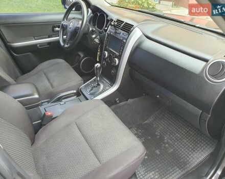 Сузуки Гранд Витара 2010 в Славянске на Automoto.ua Серый Сузуки Гранд Витара, объемом двигателя 2.4 л и пробегом 222 тыс. км за 10000 $, фото 7 на Automoto.ua