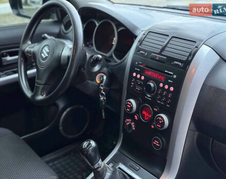 Серый Сузуки Гранд Витара, объемом двигателя 2.4 л и пробегом 200 тыс. км за 8200 $, фото 16 на Automoto.ua