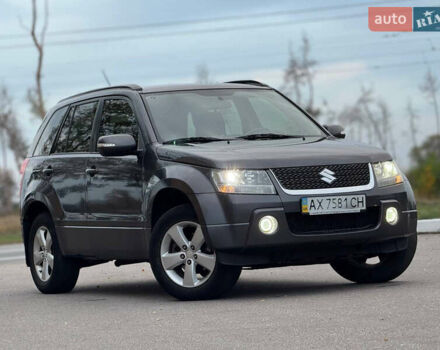 Серый Сузуки Гранд Витара, объемом двигателя 2.4 л и пробегом 200 тыс. км за 8200 $, фото 2 на Automoto.ua