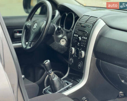 Сірий Сузукі Гранд Вітара, об'ємом двигуна 2.4 л та пробігом 200 тис. км за 8200 $, фото 12 на Automoto.ua