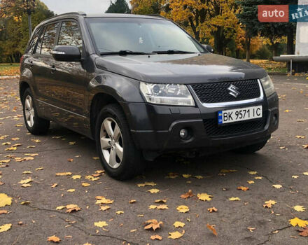 Серый Сузуки Гранд Витара, объемом двигателя 2.39 л и пробегом 202 тыс. км за 9700 $, фото 2 на Automoto.ua