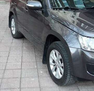 Сірий Сузукі Гранд Вітара, об'ємом двигуна 2.39 л та пробігом 130 тис. км за 12000 $, фото 19 на Automoto.ua