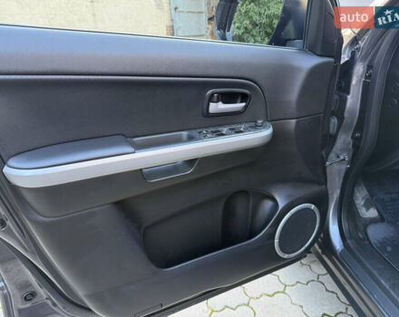Серый Сузуки Гранд Витара, объемом двигателя 2.39 л и пробегом 65 тыс. км за 16800 $, фото 11 на Automoto.ua