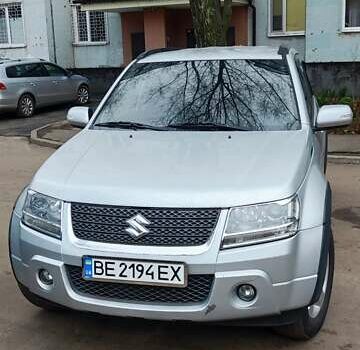 Сірий Сузукі Гранд Вітара, об'ємом двигуна 2.39 л та пробігом 104 тис. км за 8500 $, фото 1 на Automoto.ua