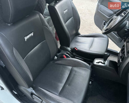 Белый Сузуки Джимни, объемом двигателя 1.33 л и пробегом 87 тыс. км за 13800 $, фото 8 на Automoto.ua