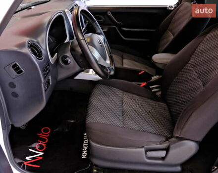 Білий Сузукі Джімні, об'ємом двигуна 1.3 л та пробігом 122 тис. км за 14900 $, фото 24 на Automoto.ua