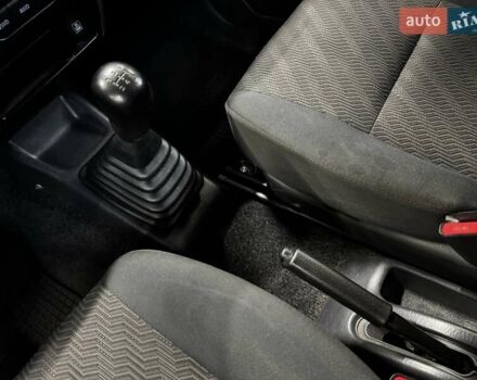 Черный Сузуки Джимни, объемом двигателя 1.33 л и пробегом 168 тыс. км за 12200 $, фото 37 на Automoto.ua