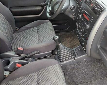 Черный Сузуки Джимни, объемом двигателя 1.3 л и пробегом 60 тыс. км за 13000 $, фото 10 на Automoto.ua