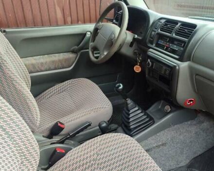 Червоний Сузукі Джімні, об'ємом двигуна 1.3 л та пробігом 205 тис. км за 5400 $, фото 3 на Automoto.ua