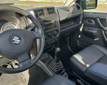 Сузуки Джимни 2006 в Киеве на Automoto.ua Красный Сузуки Джимни, объемом двигателя 1.5 л и пробегом 221 тыс. км за 12000 $, фото 15 на Automoto.ua