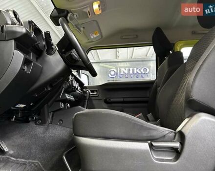 Желтый Сузуки Джимни, объемом двигателя 1.5 л и пробегом 149 тыс. км за 17900 $, фото 45 на Automoto.ua