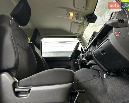 Желтый Сузуки Джимни, объемом двигателя 1.5 л и пробегом 149 тыс. км за 17900 $, фото 49 на Automoto.ua