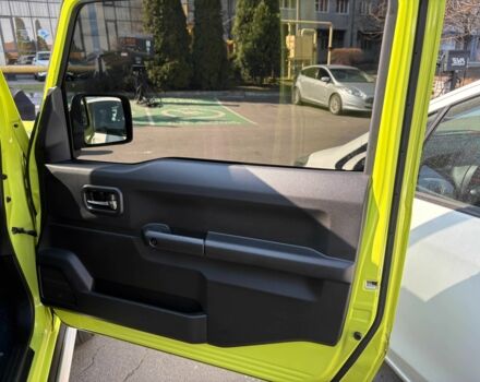 Желтый Сузуки Джимни, объемом двигателя 1.5 л и пробегом 28 тыс. км за 20450 $, фото 5 на Automoto.ua