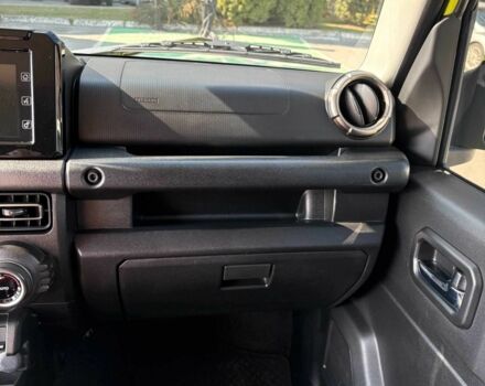 Желтый Сузуки Джимни, объемом двигателя 1.5 л и пробегом 28 тыс. км за 20450 $, фото 15 на Automoto.ua