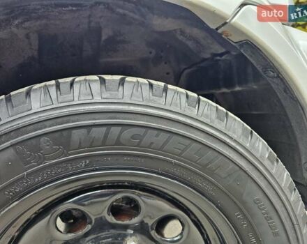 Серый Сузуки Джимни, объемом двигателя 1.33 л и пробегом 149 тыс. км за 11700 $, фото 6 на Automoto.ua