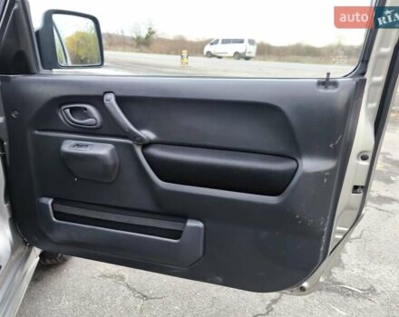 Серый Сузуки Джимни, объемом двигателя 1.33 л и пробегом 92 тыс. км за 13999 $, фото 2 на Automoto.ua