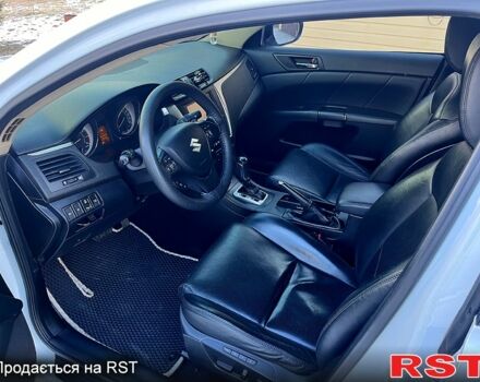 Белый Сузуки Кизаши, объемом двигателя 2.4 л и пробегом 172 тыс. км за 8000 $, фото 12 на Automoto.ua