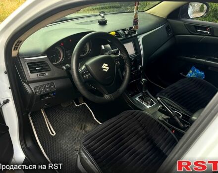 Белый Сузуки Кизаши, объемом двигателя 2.4 л и пробегом 172 тыс. км за 8000 $, фото 7 на Automoto.ua