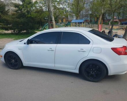 Белый Сузуки Кизаши, объемом двигателя 2.4 л и пробегом 206 тыс. км за 6500 $, фото 2 на Automoto.ua