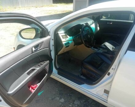 Белый Сузуки Кизаши, объемом двигателя 2.4 л и пробегом 206 тыс. км за 6500 $, фото 5 на Automoto.ua