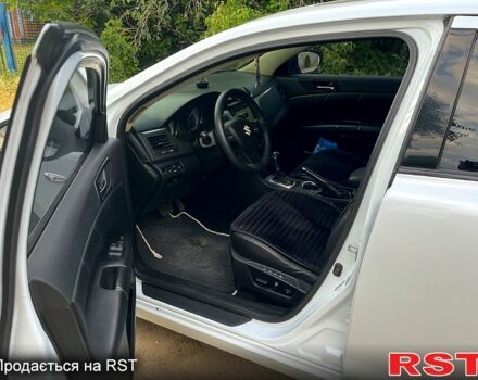 Белый Сузуки Кизаши, объемом двигателя 2.4 л и пробегом 172 тыс. км за 8000 $, фото 8 на Automoto.ua