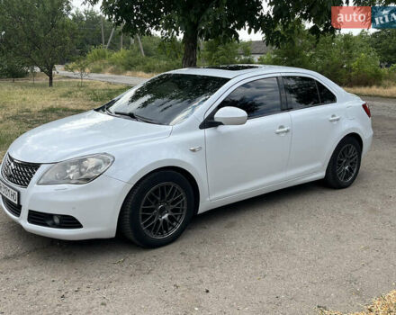 Белый Сузуки Кизаши, объемом двигателя 2.39 л и пробегом 169 тыс. км за 9500 $, фото 1 на Automoto.ua