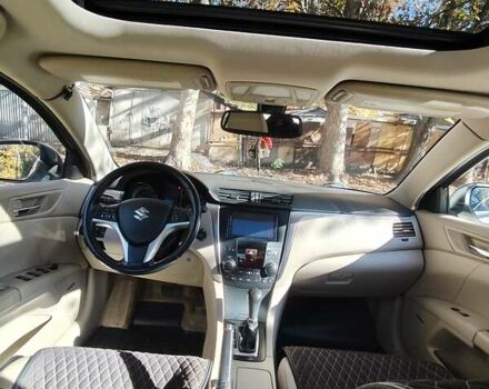 Белый Сузуки Кизаши, объемом двигателя 2.39 л и пробегом 225 тыс. км за 7700 $, фото 7 на Automoto.ua