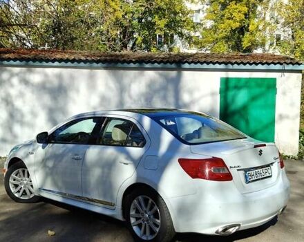 Белый Сузуки Кизаши, объемом двигателя 2.39 л и пробегом 225 тыс. км за 7700 $, фото 1 на Automoto.ua