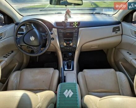 Белый Сузуки Кизаши, объемом двигателя 2.39 л и пробегом 269 тыс. км за 6400 $, фото 6 на Automoto.ua