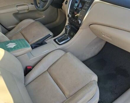 Белый Сузуки Кизаши, объемом двигателя 2.39 л и пробегом 269 тыс. км за 6400 $, фото 11 на Automoto.ua