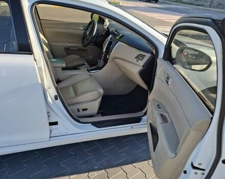 Белый Сузуки Кизаши, объемом двигателя 2.39 л и пробегом 269 тыс. км за 6400 $, фото 10 на Automoto.ua