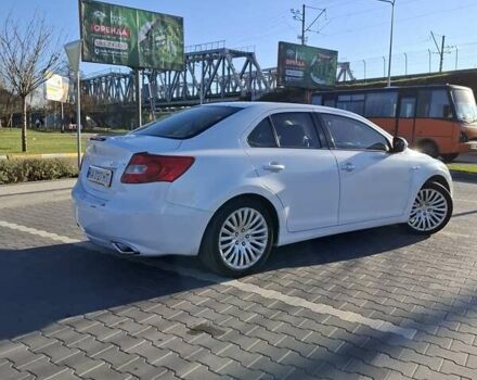 Белый Сузуки Кизаши, объемом двигателя 2.39 л и пробегом 269 тыс. км за 6400 $, фото 4 на Automoto.ua