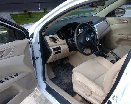 Белый Сузуки Кизаши, объемом двигателя 2.4 л и пробегом 142 тыс. км за 8600 $, фото 1 на Automoto.ua