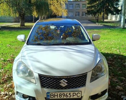 Белый Сузуки Кизаши, объемом двигателя 2.39 л и пробегом 225 тыс. км за 7700 $, фото 1 на Automoto.ua