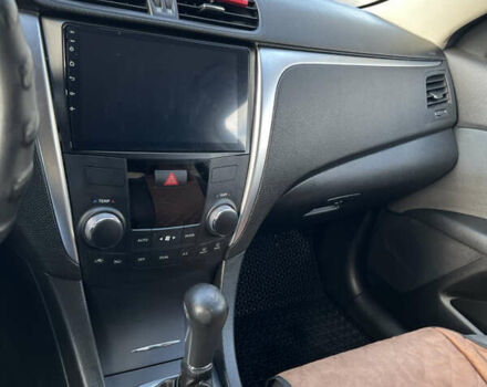 Чорний Сузукі Кізаші, об'ємом двигуна 2.39 л та пробігом 240 тис. км за 7200 $, фото 68 на Automoto.ua