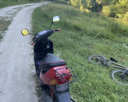 Червоний Сузукі Летс 2, об'ємом двигуна 49.9 л та пробігом 300 тис. км за 239 $, фото 2 на Automoto.ua