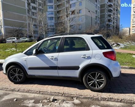 Сузуки СХ4 2013 в Киеве на Automoto.ua Белый Сузуки СХ4, объемом двигателя 0 л и пробегом 100 тыс. км за 12500 $, фото 3 на Automoto.ua
