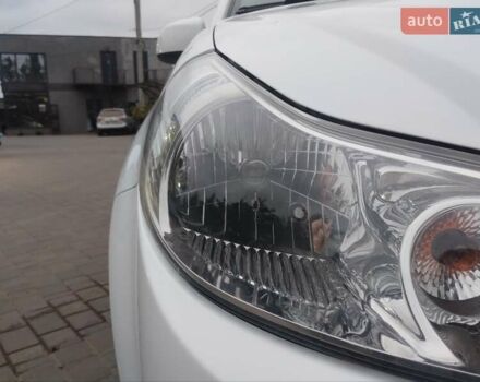 Белый Сузуки СХ4, объемом двигателя 1.59 л и пробегом 246 тыс. км за 7300 $, фото 3 на Automoto.ua