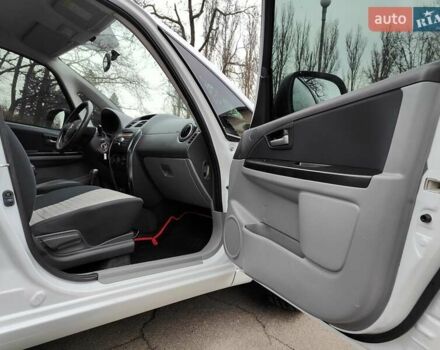 Белый Сузуки СХ4, объемом двигателя 1.6 л и пробегом 192 тыс. км за 5490 $, фото 44 на Automoto.ua