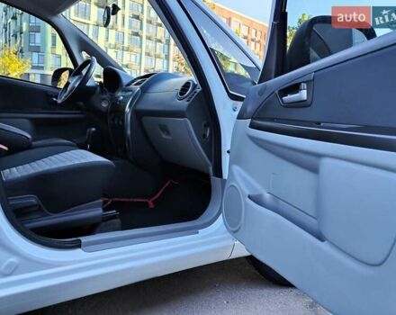 Білий Сузукі СХ4, об'ємом двигуна 1.6 л та пробігом 192 тис. км за 5990 $, фото 46 на Automoto.ua