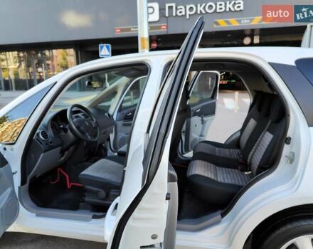 Білий Сузукі СХ4, об'ємом двигуна 1.6 л та пробігом 192 тис. км за 5990 $, фото 6 на Automoto.ua