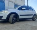 Белый Сузуки СХ4, объемом двигателя 1.6 л и пробегом 250 тыс. км за 5800 $, фото 1 на Automoto.ua