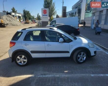 Белый Сузуки СХ4, объемом двигателя 1.6 л и пробегом 130 тыс. км за 9000 $, фото 1 на Automoto.ua