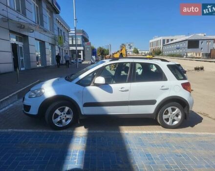 Белый Сузуки СХ4, объемом двигателя 1.6 л и пробегом 130 тыс. км за 9000 $, фото 2 на Automoto.ua