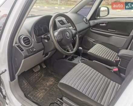 Білий Сузукі СХ4, об'ємом двигуна 1.6 л та пробігом 125 тис. км за 9999 $, фото 12 на Automoto.ua