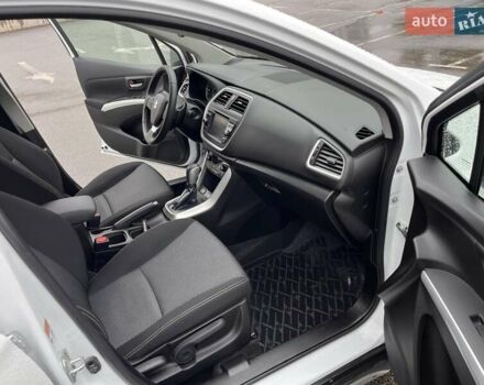 Білий Сузукі СХ4, об'ємом двигуна 1.59 л та пробігом 70 тис. км за 14700 $, фото 4 на Automoto.ua