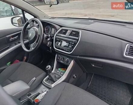 Белый Сузуки СХ4, объемом двигателя 1.6 л и пробегом 137 тыс. км за 14000 $, фото 5 на Automoto.ua