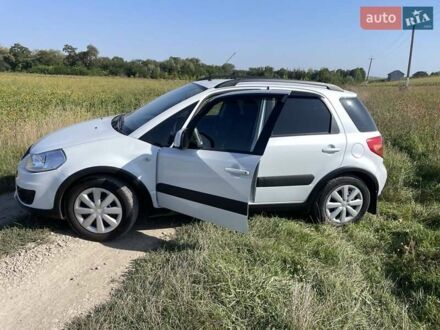 Сузукі СХ4 2014 у Чернівцях на Automoto.ua Білий Сузукі СХ4, об'ємом двигуна 1.59 л та пробігом 123 тис. км за 9600 $, фото 1 на Automoto.ua